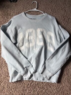 taylor swift limited 1989 sweater size s
